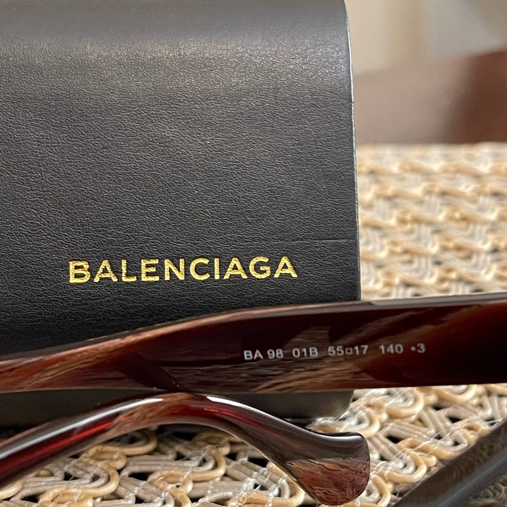 Balenciaga
Square Sunglasses - Picture 3 of 7